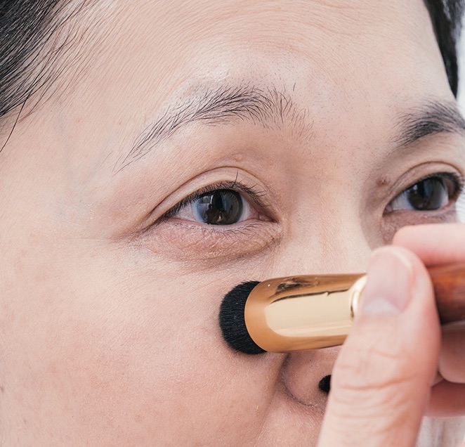 2. 軽くたたいてぼかす