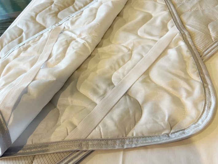 裏面にはゴムバンドつき