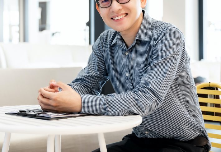 にらんでいたのではなく、目で追っていた