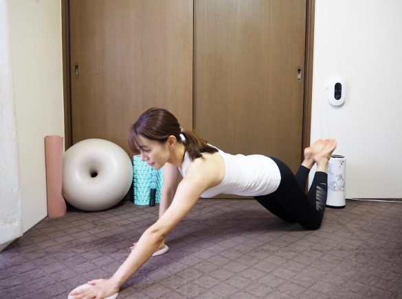 左手を前にスライド～戻す