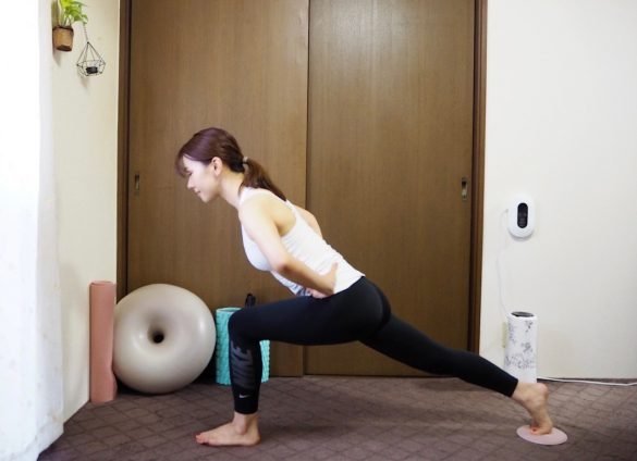 上体を前傾させる