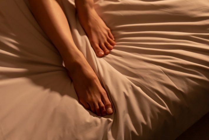 ベッドにいる女性