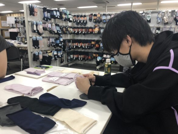 靴下の開発中