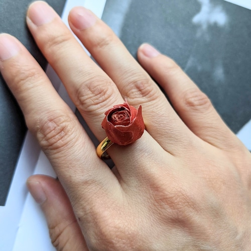 Kino.Q「溶ける指輪　バラのつぼみ赤」