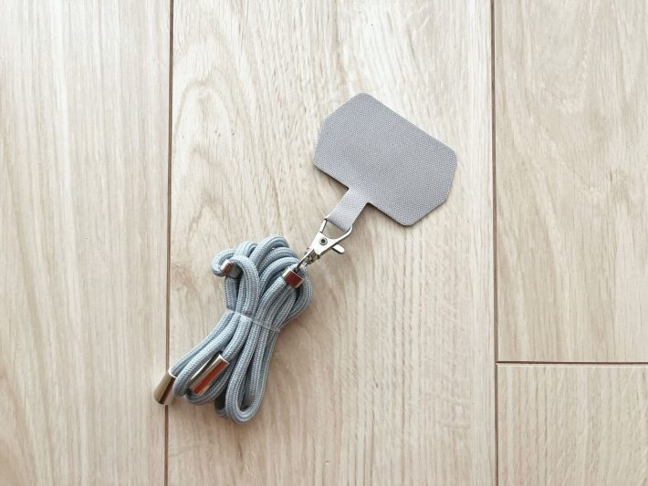 キャンドゥ「スマホケース用肩かけストラップ」