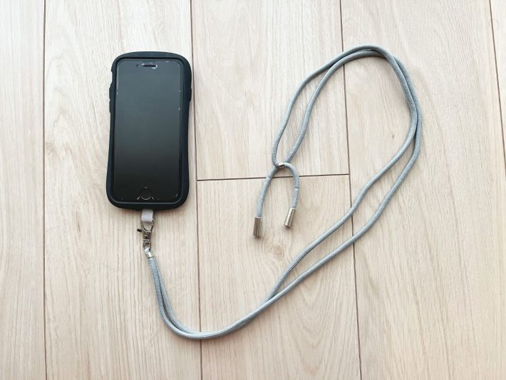キャンドゥ「スマホケース用肩かけストラップ」
