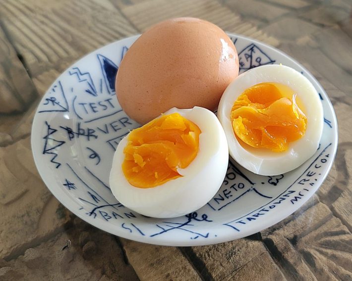 私は1パック分の卵をゆで卵にして冷蔵庫にストックしています