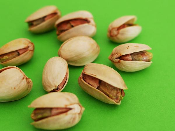 割れている殻が笑っているように見えることから、「ハッピーナッツ」とも呼ばれることも