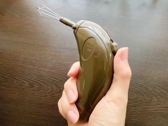 スイッチを上に押し上げるとオン