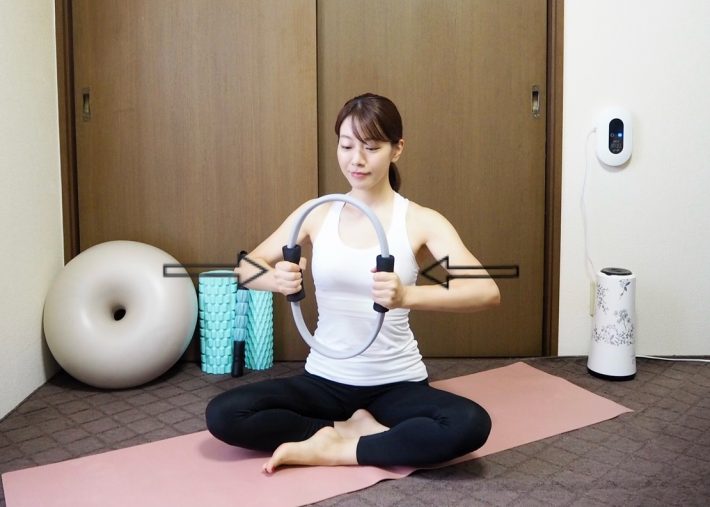 ゆっくりと押しつぶし2秒停止。ゆっくり戻す