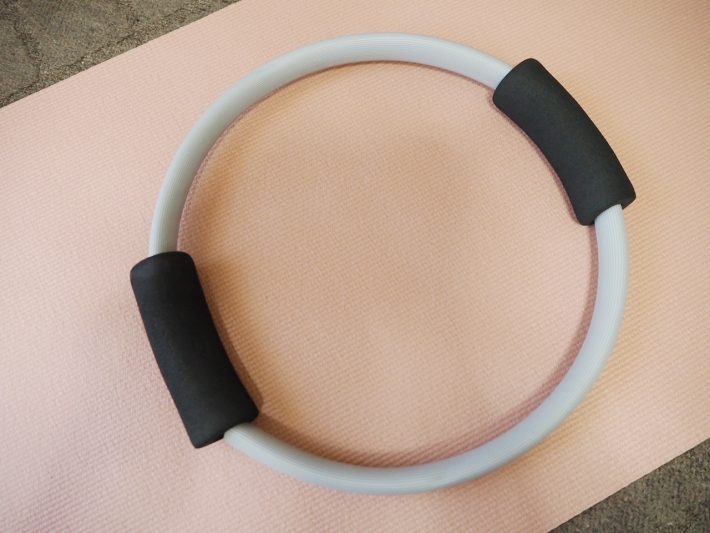 スポンジ部分を握って押す