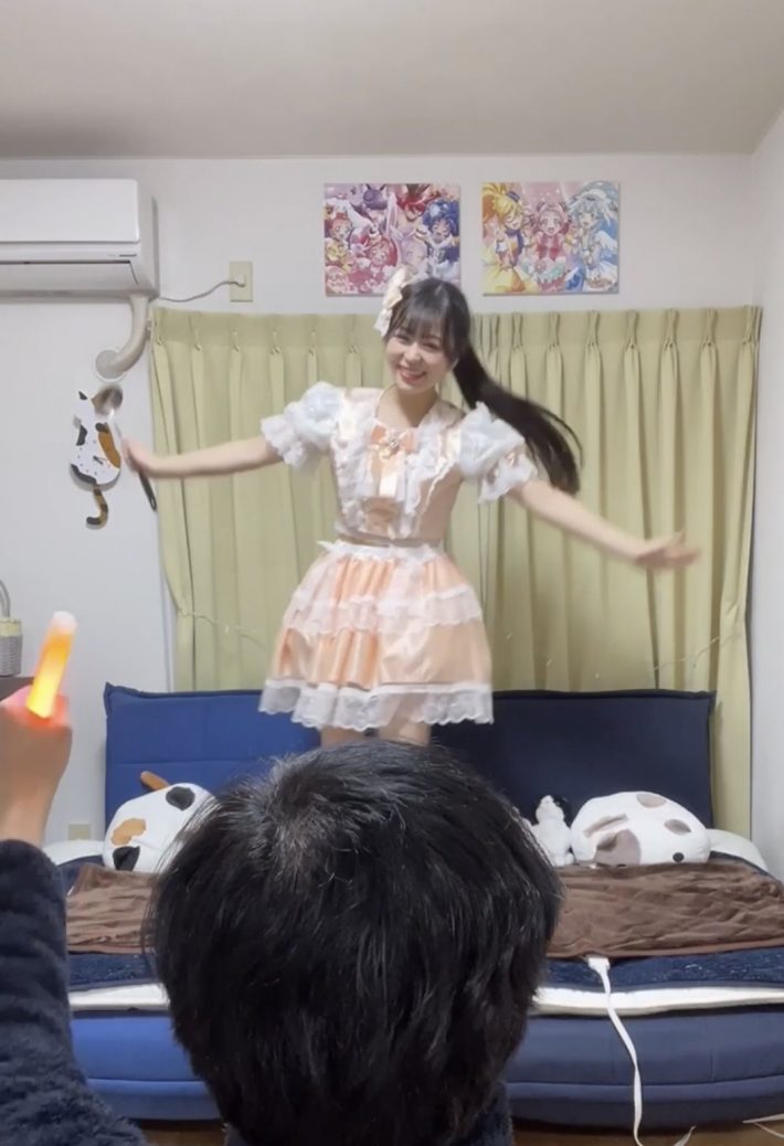 自宅でライブをするともえさん