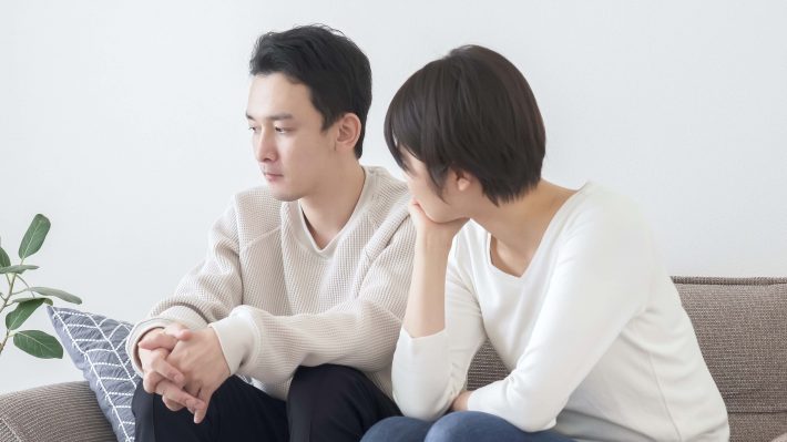 問い詰める彼女