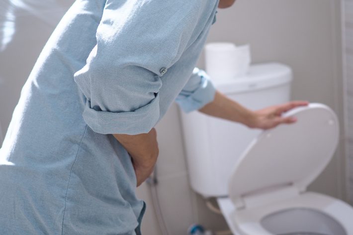 うなってトイレに駆け込む彼