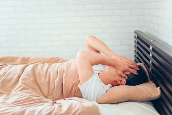 パンツを履いていないことに驚く夫