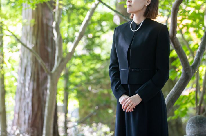 お葬式・葬儀に来た女性