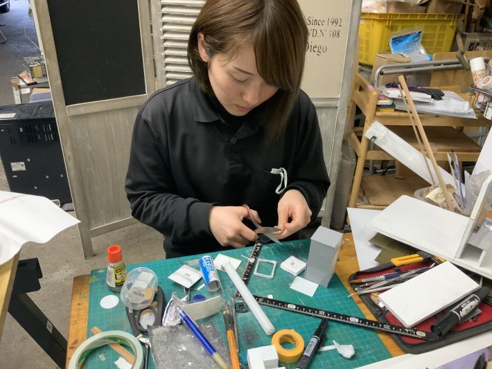 ミニチュア作品の制作風景