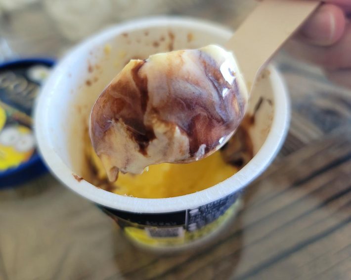 アイスもバナナもチョコもとろけて、口の中で濃厚に広がります