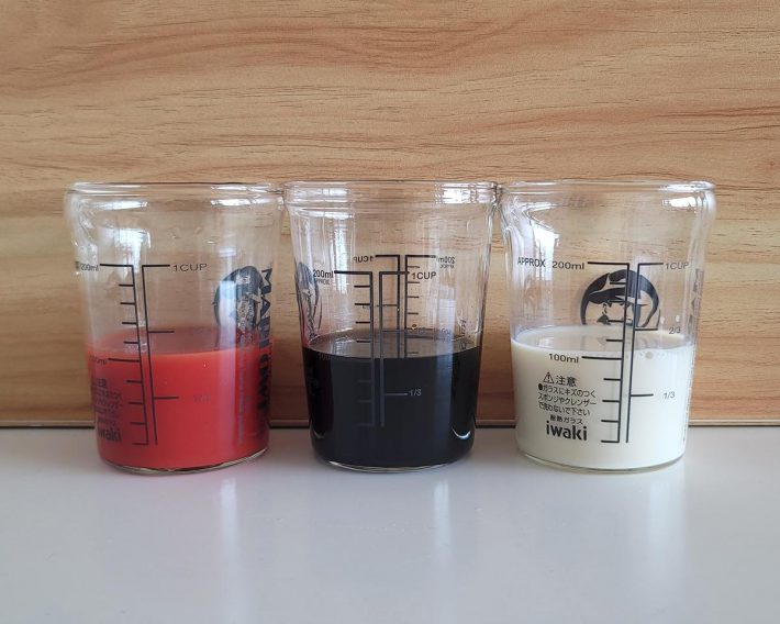 トマトジュース、3倍濃縮めんつゆ、調整豆乳を各100ml用意します