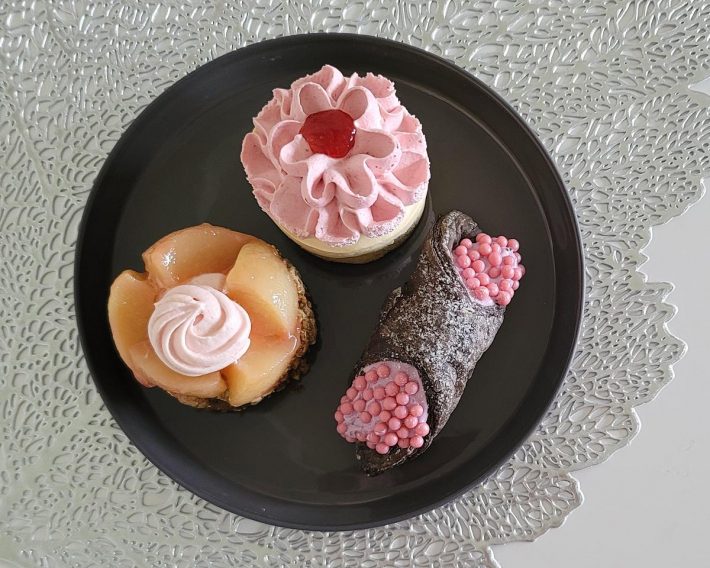 ピンク系統のスイーツを集めて並べてみました