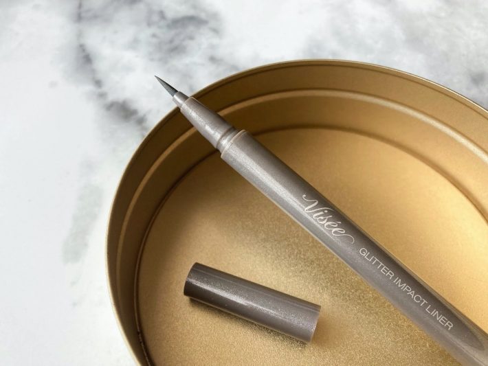 ヴィセの新作アイライナー、“透け感のあるグレー”でオシャレな目元に