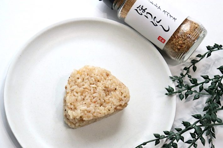 おにぎりはしっかりとスパイスを感じる