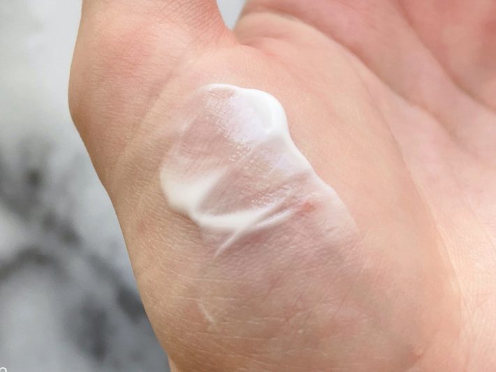 スルッと伸びるスキンケアのようなテクスチャー