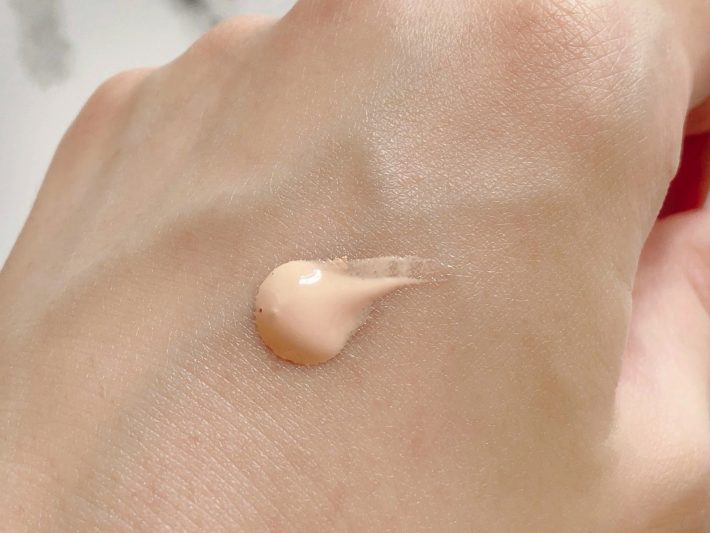 パッと見濃いのに肌色と一体化