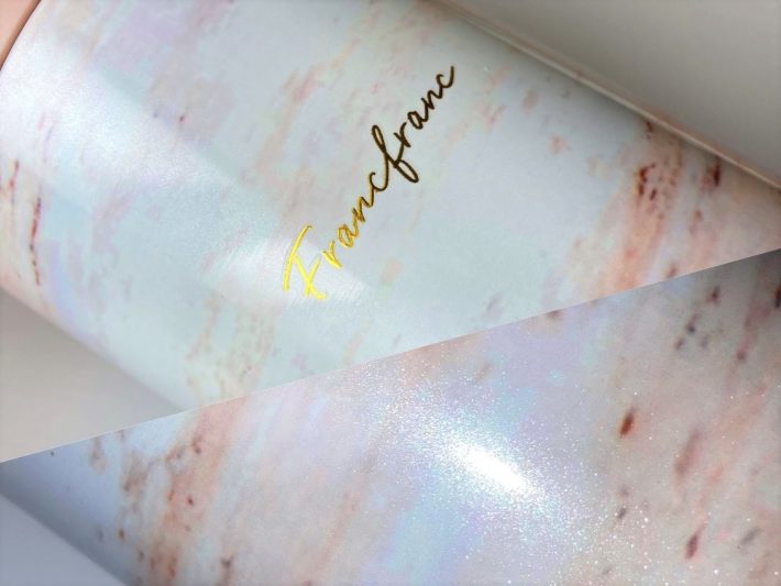 デザインは全6種、「マーブル ベージュ」をチョイス