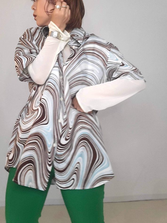 KALEKALEのアイテム（柄シャツ）