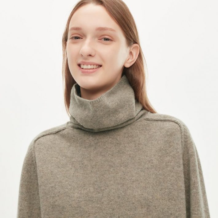 UNIQLO・プレミアムラムタートルネックセーター