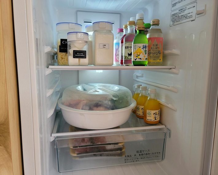 冷蔵庫内にBBQで焼く食材が綺麗にセットされていました