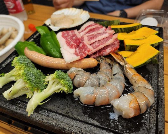 溶岩プレートを使ったBBQ