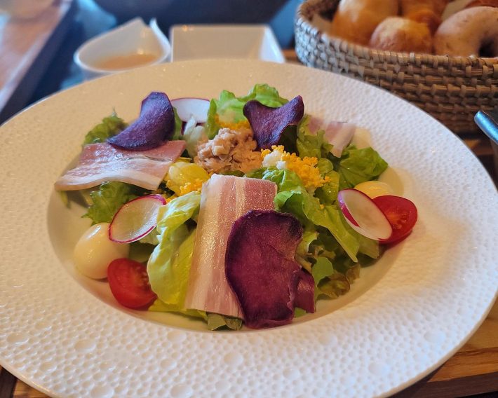 朝から生野菜たっぷり食べられますか？