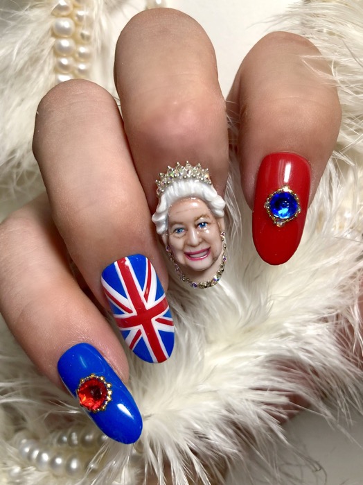 エリザベス女王もネイルも