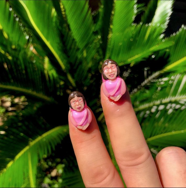 ボディ付き阿佐ヶ谷姉妹ネイル