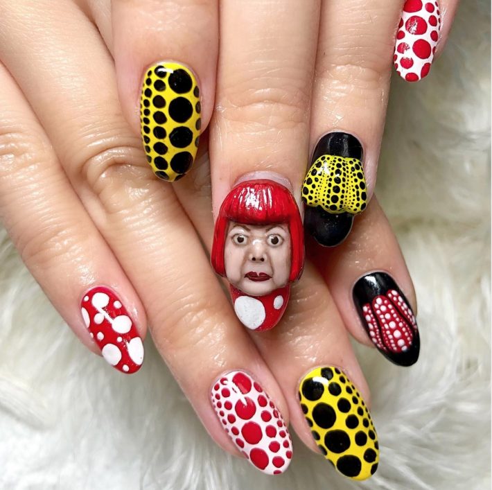 草間彌生ネイル