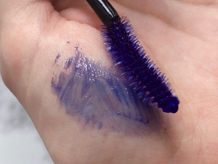 マジックブルーに隠されているまつげを染める秘密