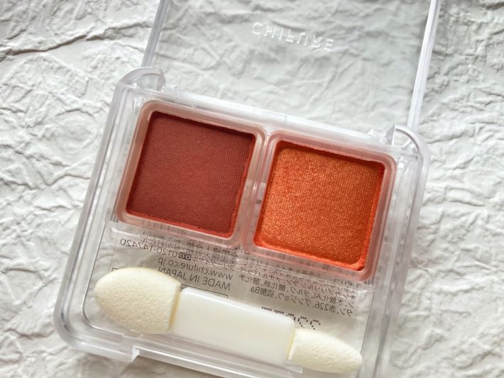 秋の紅葉をイメージさせるオレンジ