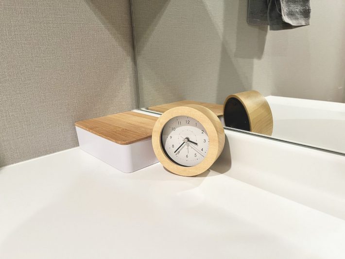 「静音秒針 ライト・スヌーズ付き 目覚まし時計 ログ」