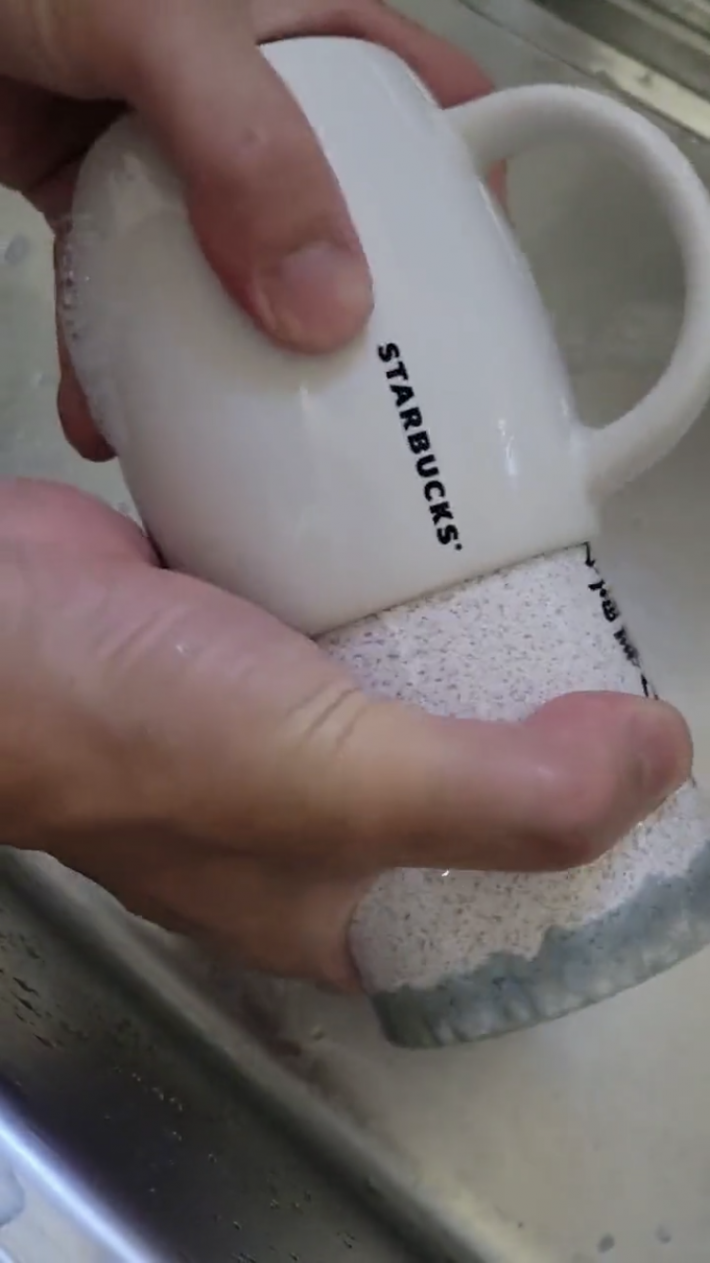 合体してしまった湯呑みとマグカップ