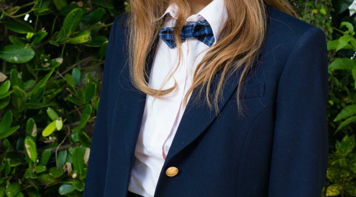 金髪の女子学生