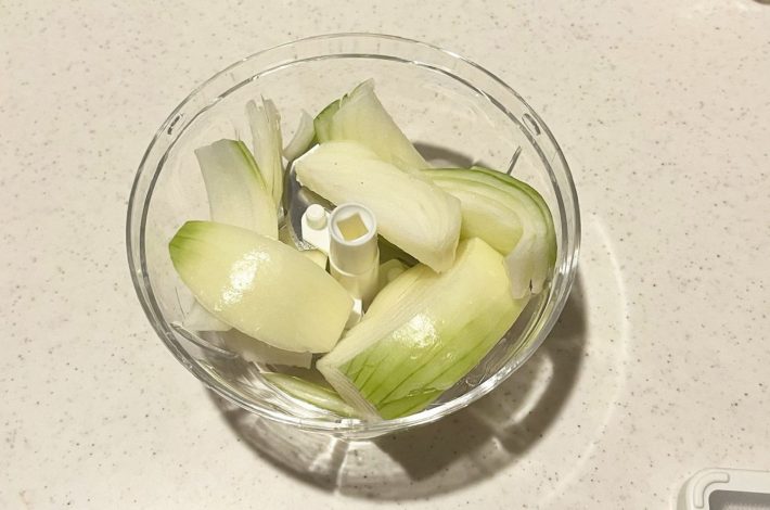 ハンドル野菜カッターとタマネギ