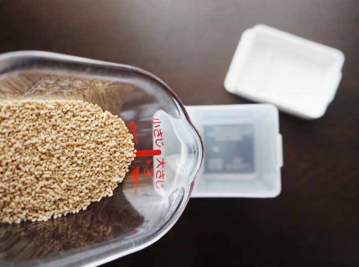 面積が広いほうに顆粒だしを入れる