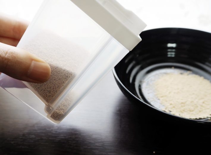 ボトルを縦に戻すと小さじ一杯分がまた移動