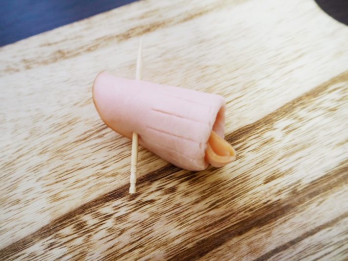 下の部分をつまようじで刺す