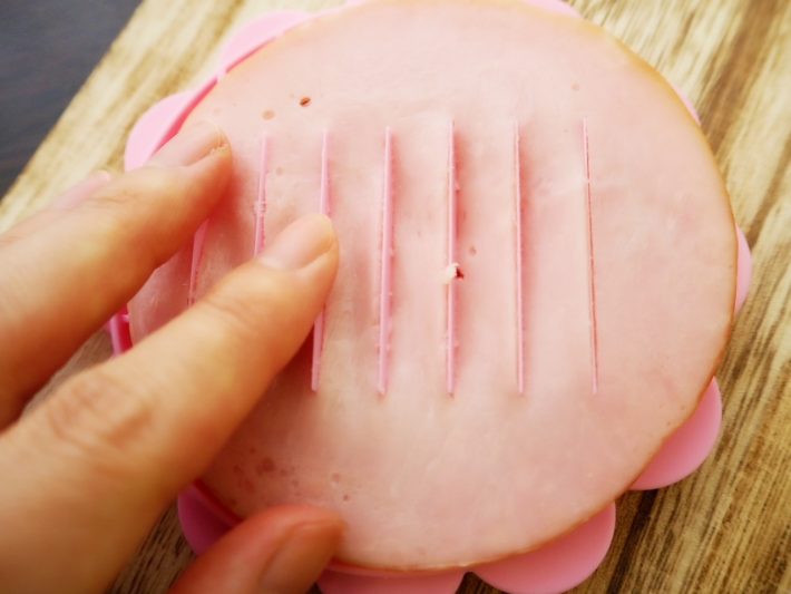 裏返してみると、こう