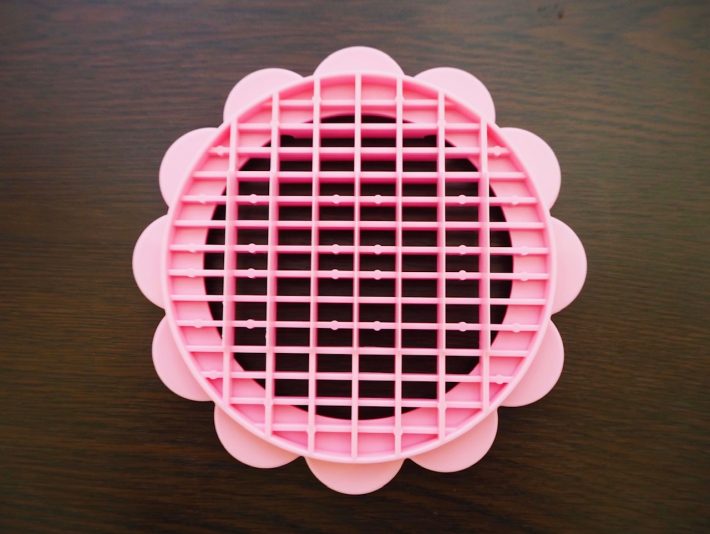 本体も可愛らしいお花の形