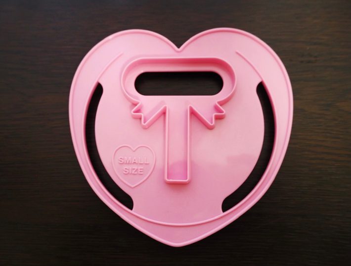 中央にリボンの押し型がついてる