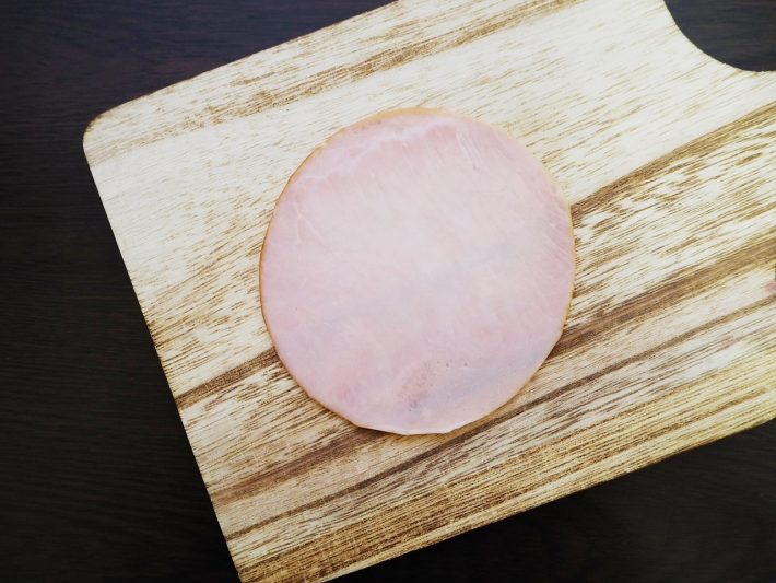 ハムを用意「リボンハムカッター」